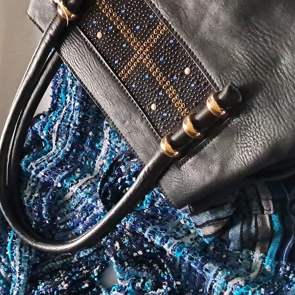 LARGE HANDBAG & MATCHING SCARF SOLD SEPARATELY - Picture 12 of 12